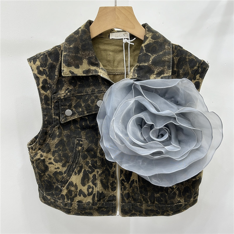 Estación europea de otoño 2024 nuevo nicho de diseño temperamento dulce malla flor empalmado jeans abrazadera chaqueta mujer