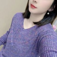 春の女性のための新しいファッショナブルな年齢を軽減するVネック長袖セーター、ゆったりとしたユニークなニッチデザインのレイジースタイルトップ