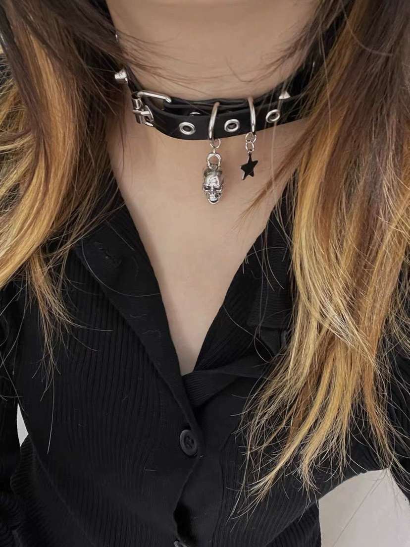 Girocollo con pentagramma e teschio stile dark punk y2k accessorio_voghion.com