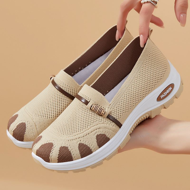 Zapatos de mujer, suela suave, pies no cansados, nuevos zapatos de verano, zapatos casuales de todo fósforo para mujer, viejos zapatos de tela de Beijing, zapatos de madre para mujer al por mayor