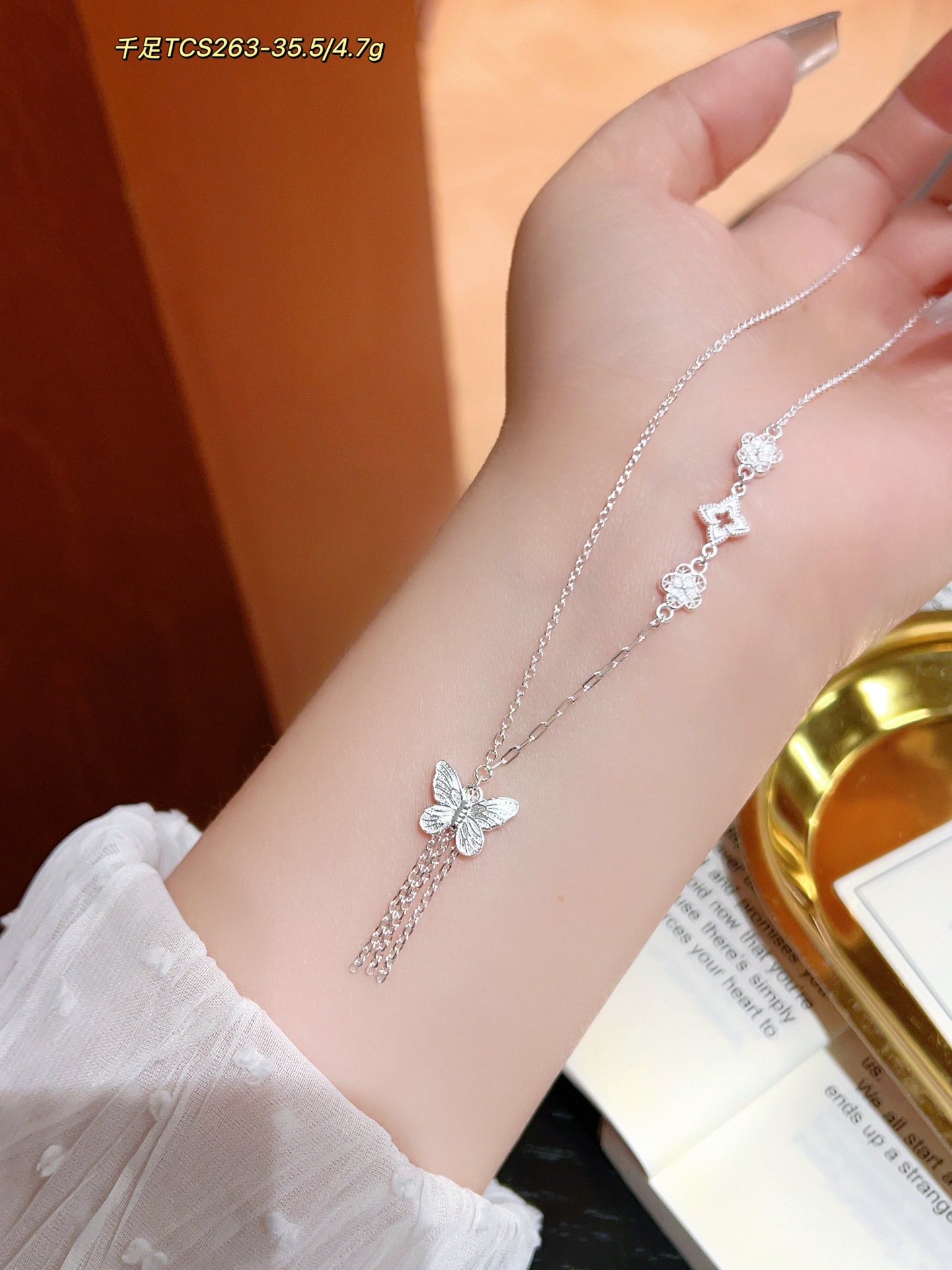 S999 plata esterlina mariposa flange collar de cuatro hojas diseño de nicho femenino de alta calidad lujo ligero cadena de clavícula para regalar a su novia