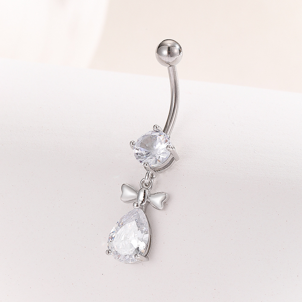 16G labret stud size and finish detail