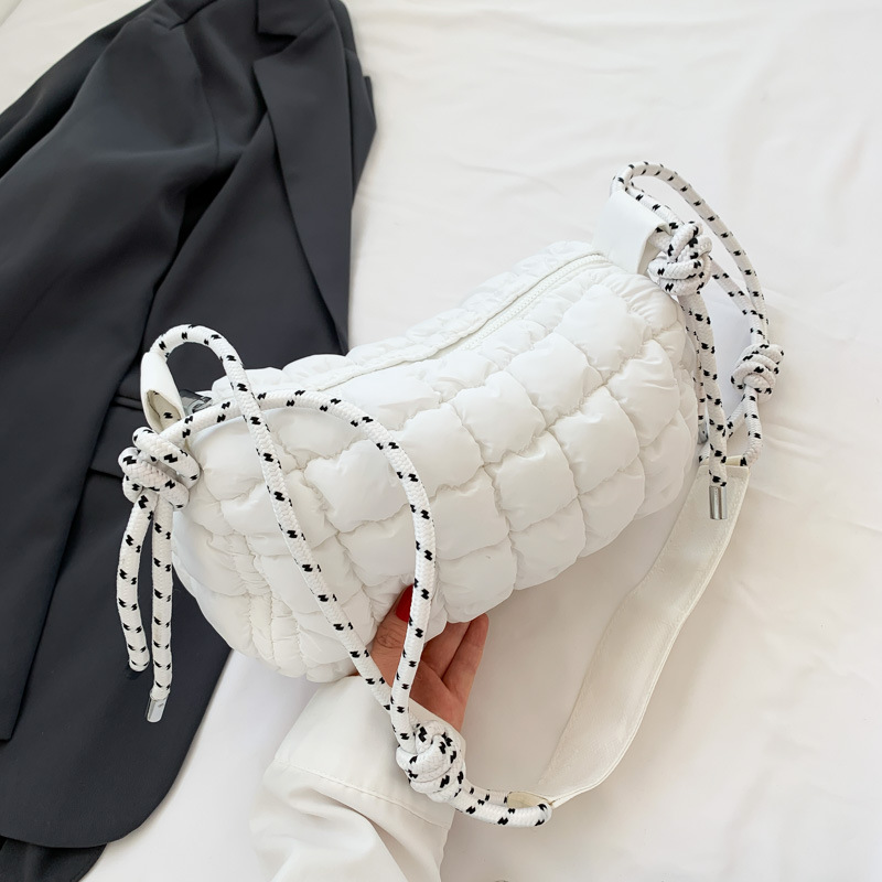 Hilo bordado rómbico bolsa de nube bolsa de abrigo de algodón personalidad de las mujeres bolso de hombro plisado estilo coreano bolsa de burbuja bolsa de mensajero bolso de mujer de cercanías