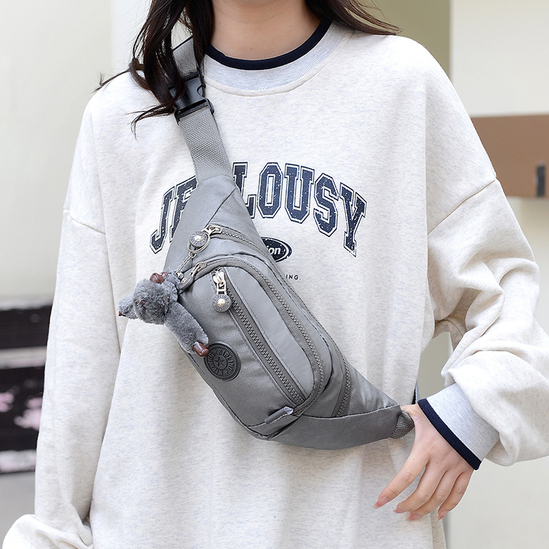 2023 nuevo bolso de pecho bolso crossbody bolso de hombro de tela impermeable brillante pequeño mono colgante de compras bolso de pecho Live Streaming drenaje