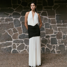 欧美外贸秋冬季穿搭新款黑白撞色挂脖V领连衣裙性感修身露背长裙