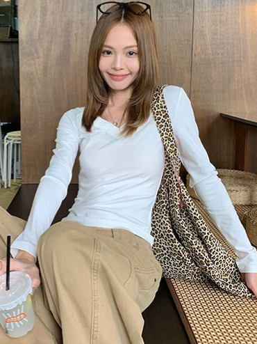 白色V领长袖t恤女秋季新款基础内搭修身打底衫百搭时尚上衣|undefined