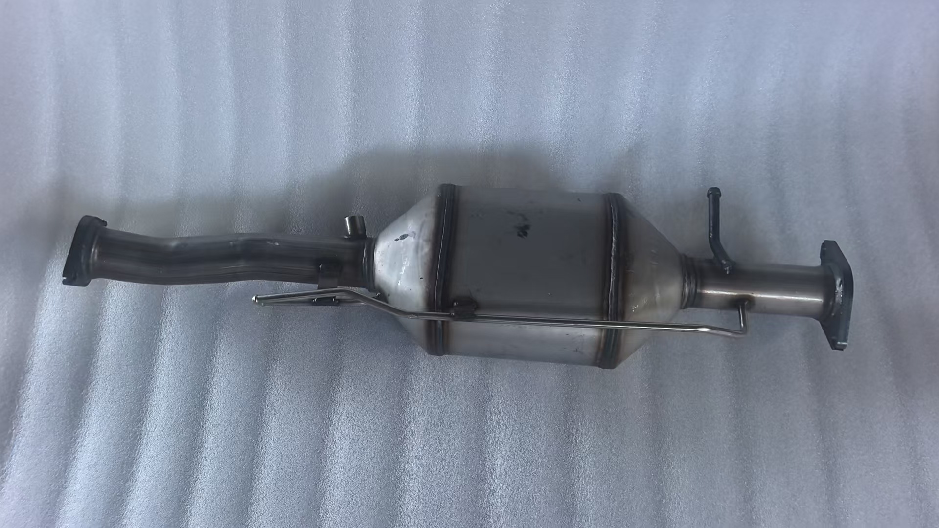 Supply of three-way catalytic converter suitable for Ford Kuga I2008-2012 2.0 TDI 100-103KW