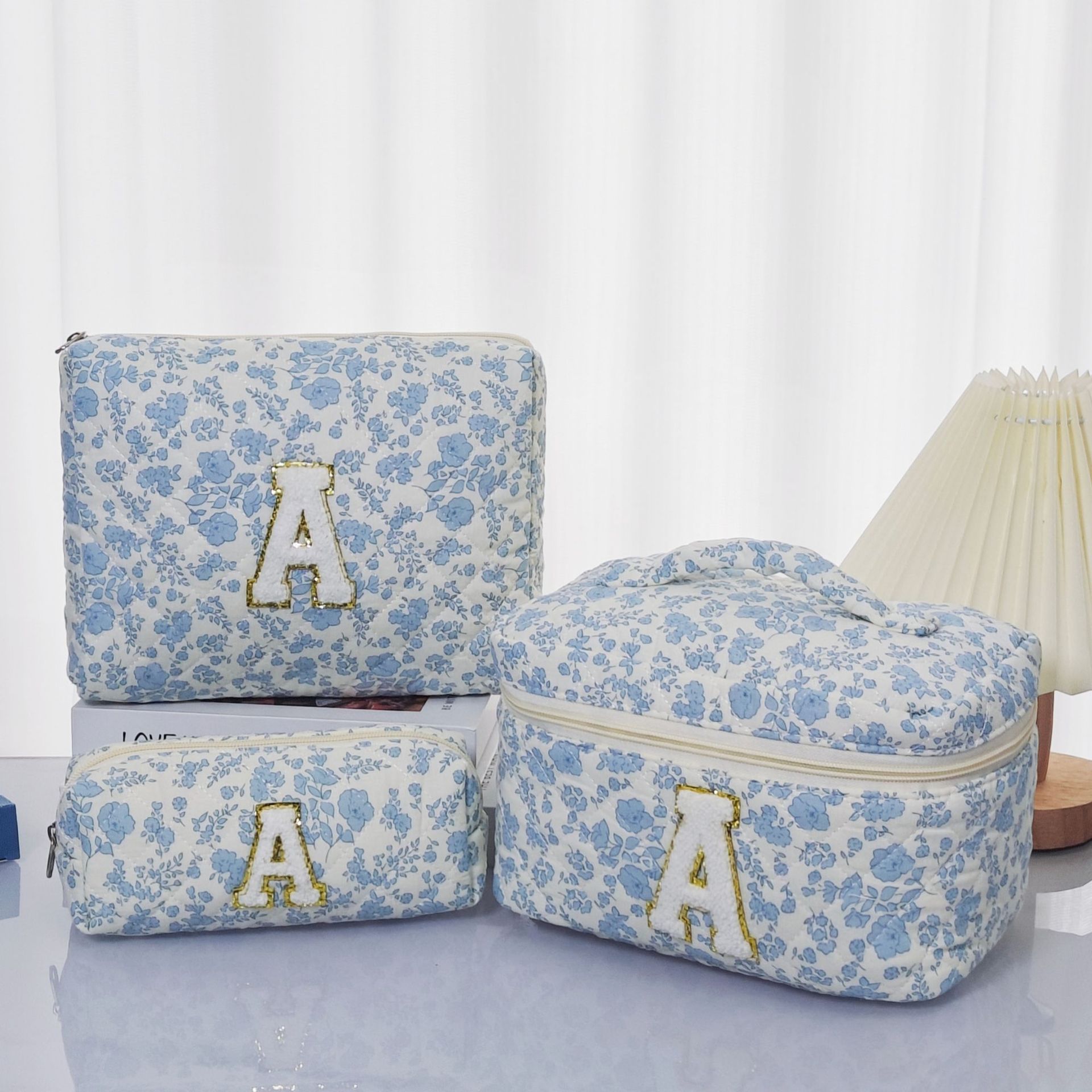 Bolsos de maquillaje portátiles de gran capacidad, pequeñas flores trituradas, acolchados portátiles, algodón, flores encantadoras, estudiantes viajeros