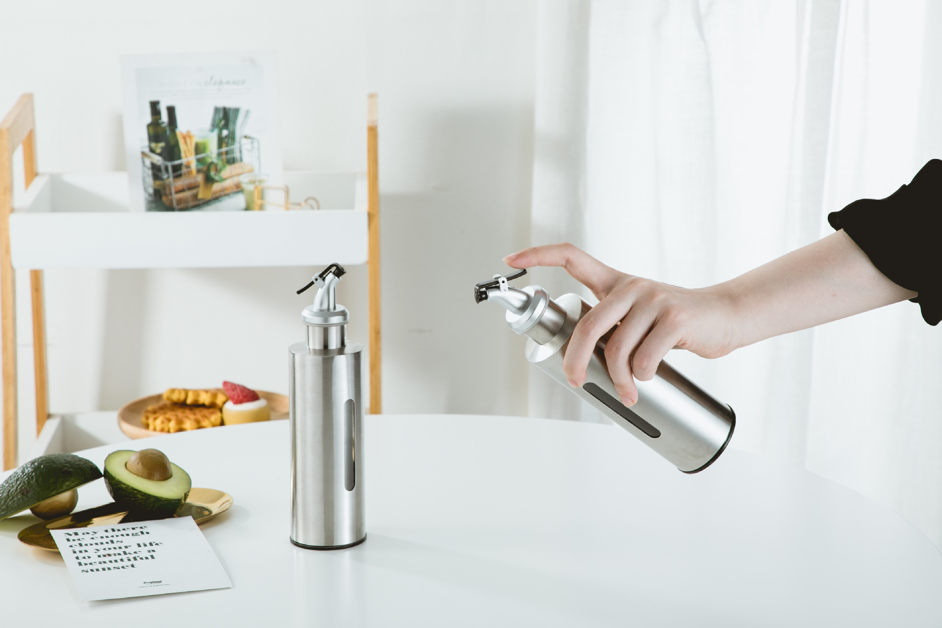 Stainless steel oil bottle spice bottle visual oil control bottle oil control jar kitchen spice bottle light soy sauce barbecue vinegar gold-plated