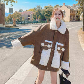 杭州意林有限公司拼色羊羔毛翻领复古宽松棕色PU皮派克棉服外套女