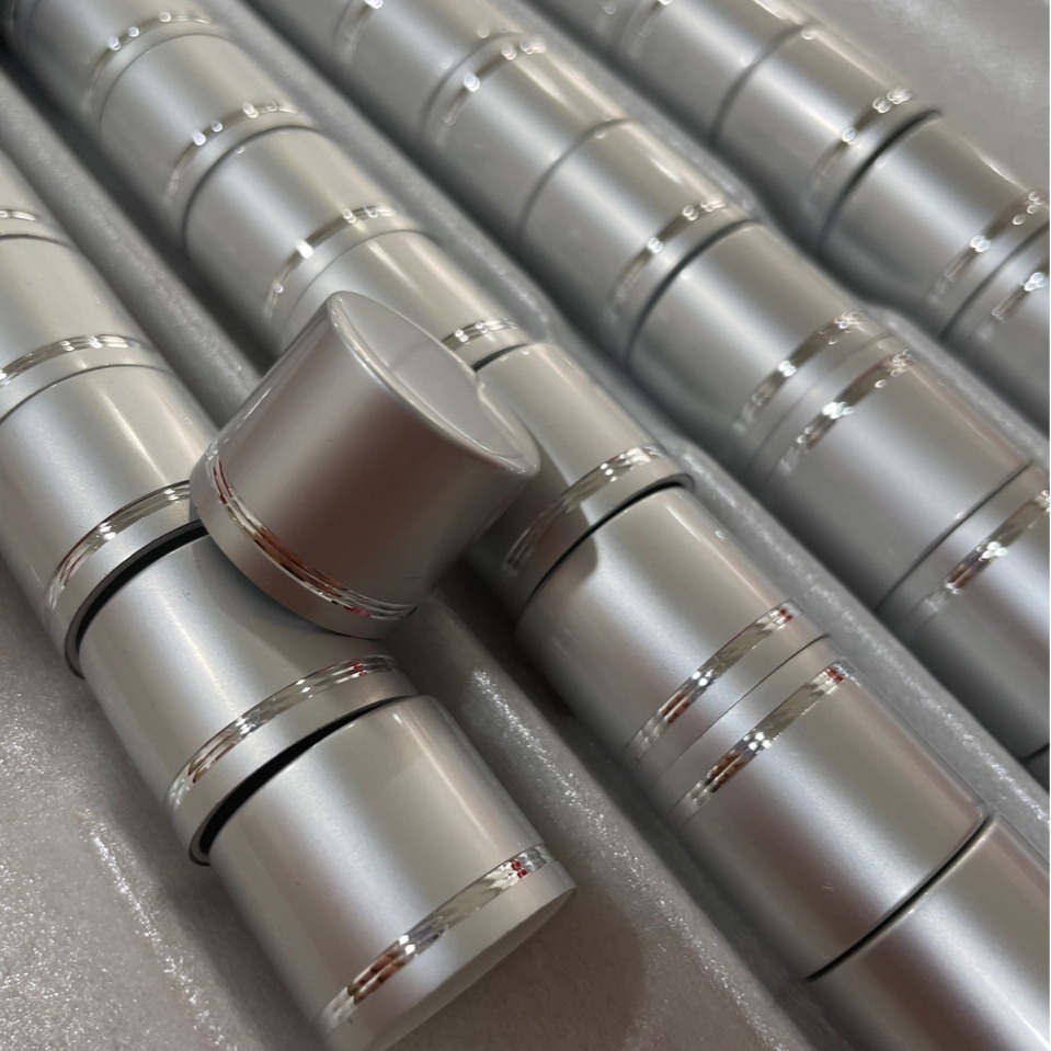 精油瓶18牙电化铝盖化妆品瓶玻璃瓶乳胶塑料分装瓶可烫金喷色