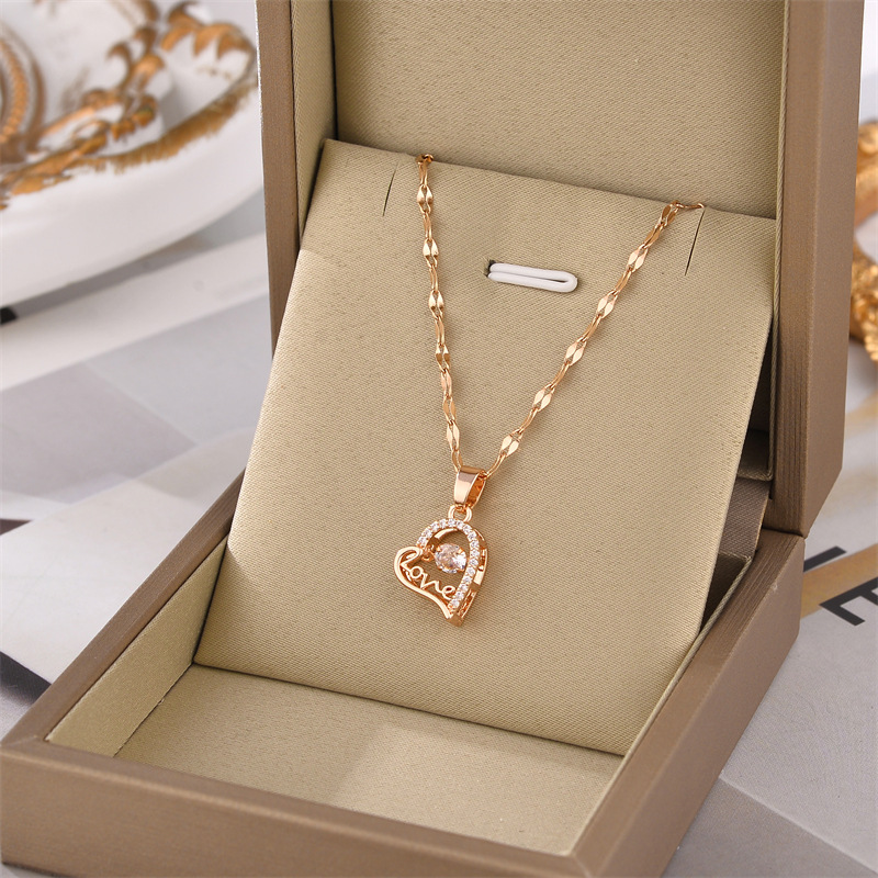 Collar de acero de titanio para mujeres simple y versátil estilo ligero de lujo nicho diseño de alta calidad no decoloración joyería de cadena de clavícula al por mayor