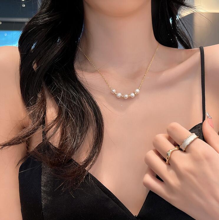 Simple Pearl Necklace Female Necklace Female Simple Wild Fashion Lips Clavicle Chain Wholesale display picture 2