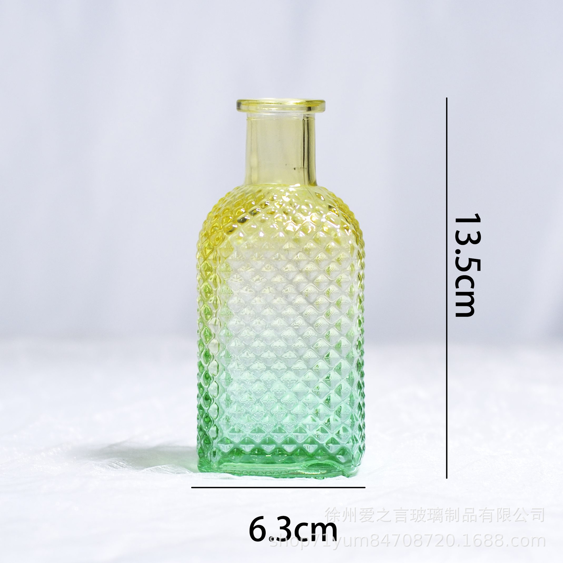 Square reagent vase; yellow-green gradient
