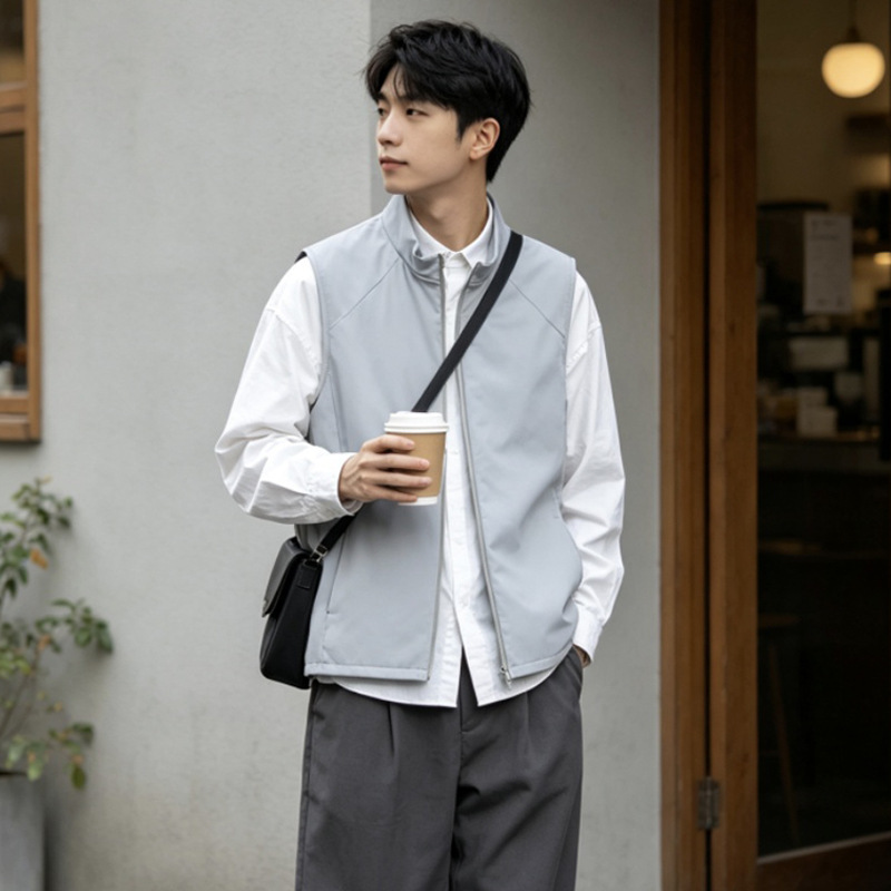 Autumn/Winter 2026 new collection: men’s zip-up stand-up collar vest, outdoor quick-drying sports and casual sleeveless jacket Autumn/Winter 2026 new collection: men’s zip-up stand-up collar vest, outdoor quick-drying sports and casual sleeveless jacket