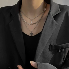 项链;耳环;手链