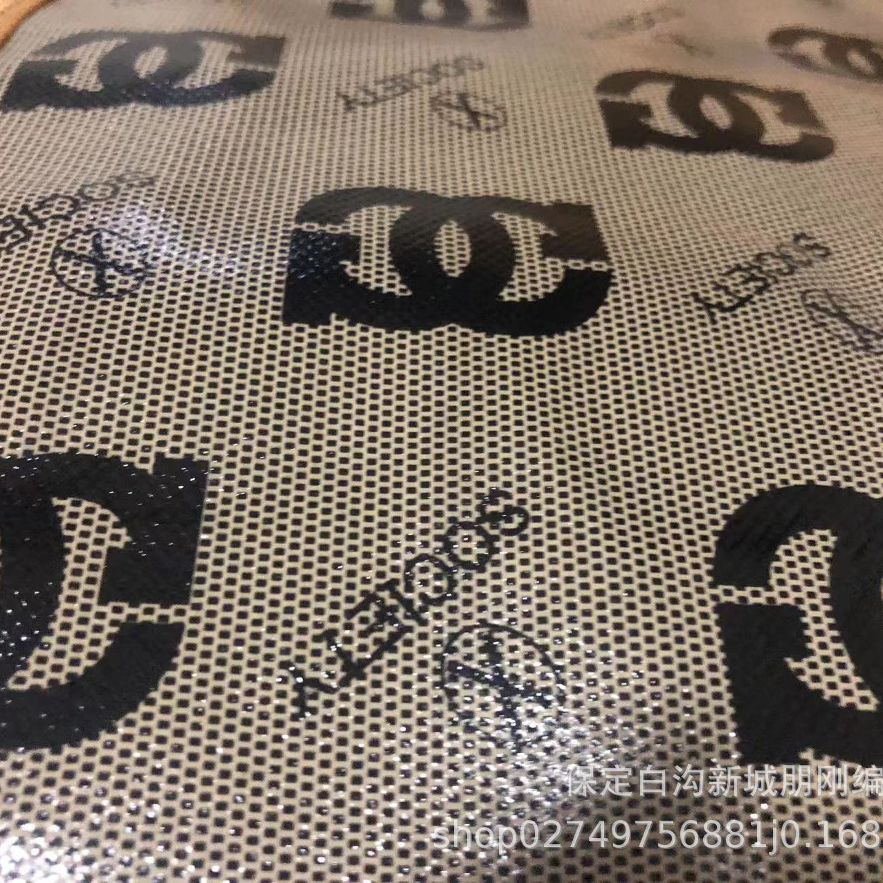 공기 구멍이있는 두껍고 강화 된 클래식 더블 C 패턴