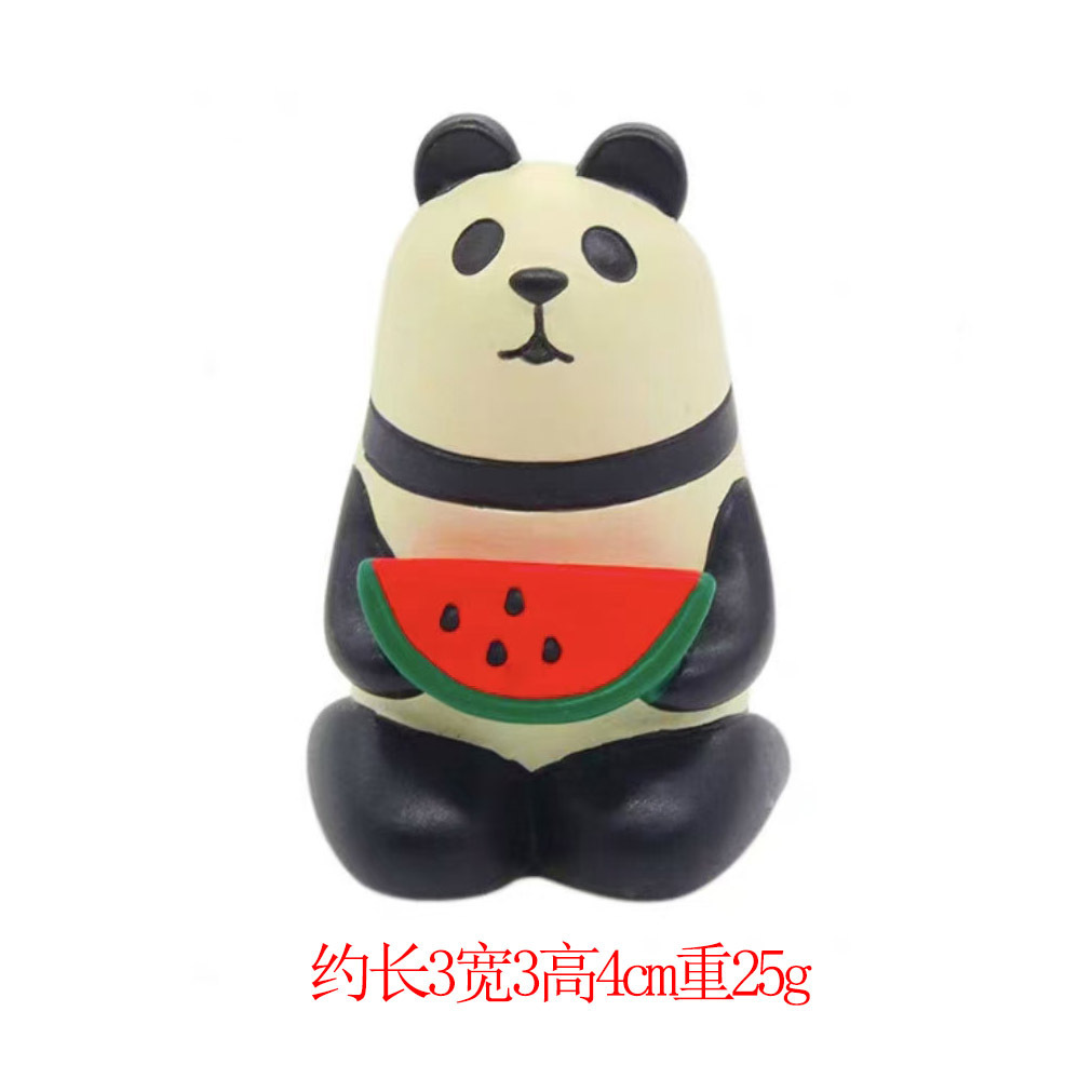 수박을 먹는 팬더