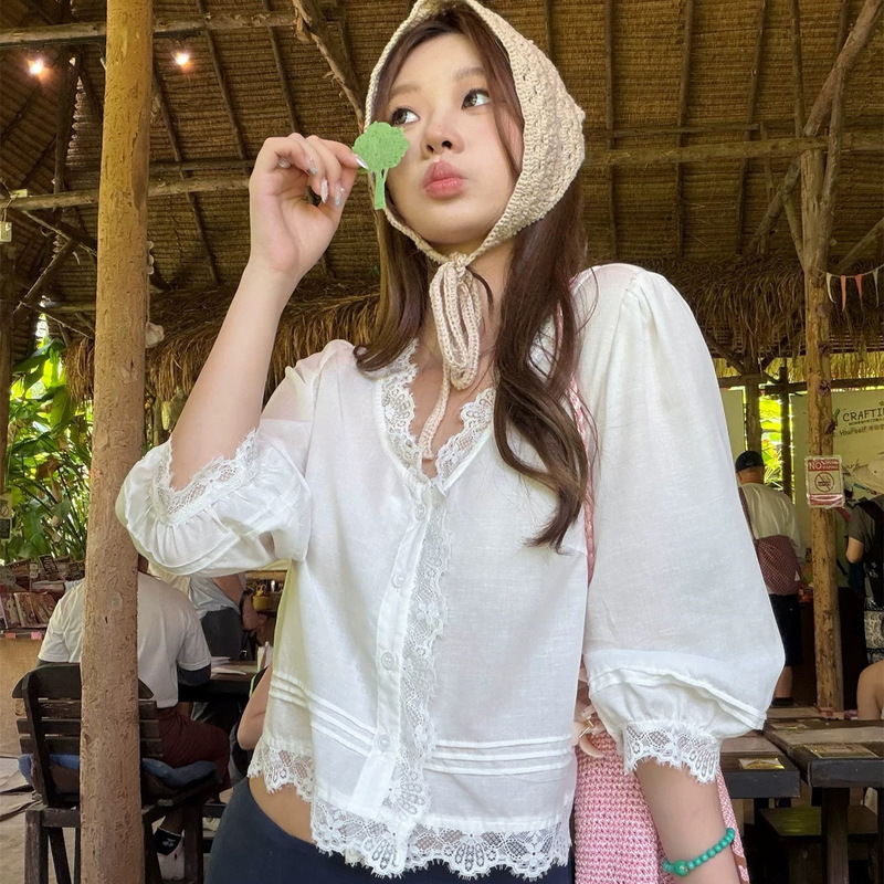Im Towards White Tea Lace~Girl's Lace V-Neck Lyocell Linen Embroidered Short Top