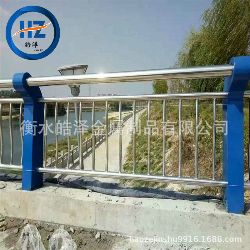 景观河边栏杆立柱 桥梁复合管铸铁隔离栏 桥梁灯杆景观护栏