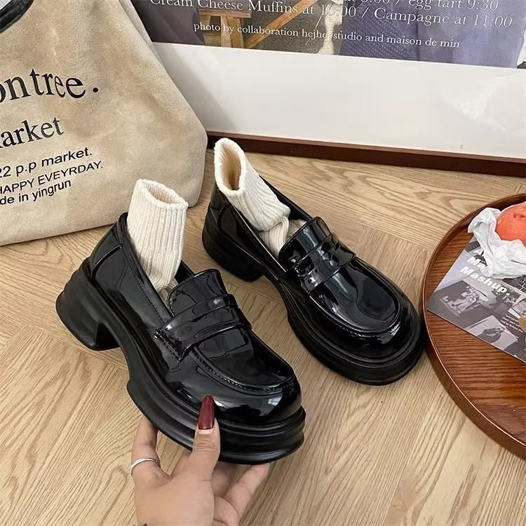 블랙 글로시 모델