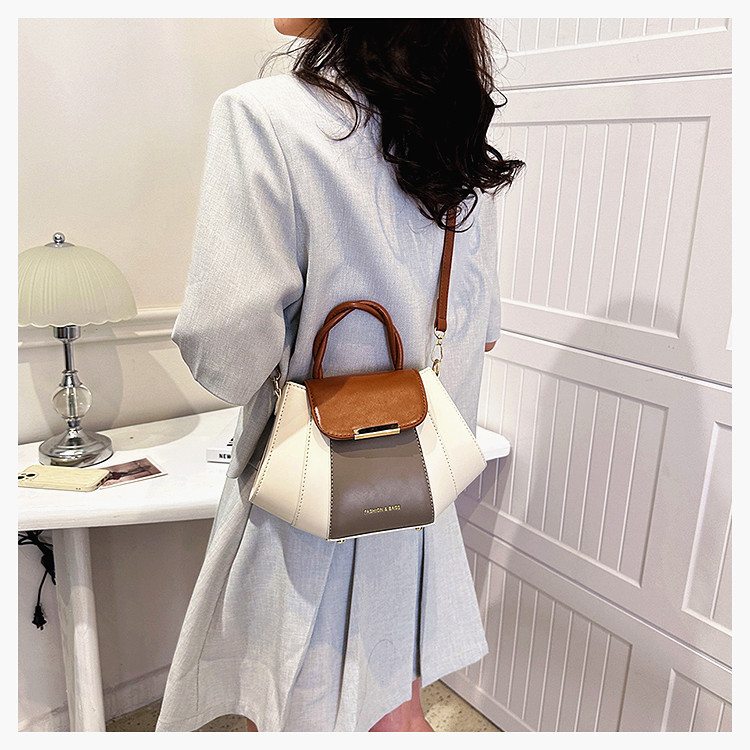 577g Weight Polyester Lining Material Zipper Closure Type Single Shoulder Strap Strap Type Crossbody Bag Bags Type Casual, Daily Occasion Pu Leather Material Color Block Pattern All Seasons Season Women's Gender Streetwear Style Square Shape Medium Size Women's Medium Pu Leather Color Block Streetwear Square Zipper Crossbody Bag 20