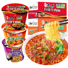 康師傅インスタントラーメンの定番大食桶big全箱12桶にインスタント食品を混ぜて牛肉のカップラーメンを焼く