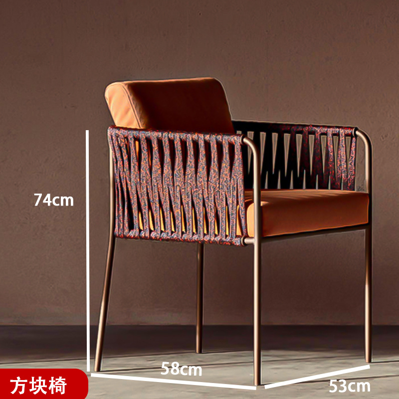 Mesas y sillas al aire libre nórdicas Patio de la villa Jardín Sillas de mimbre al aire libre Terraza de ocio Impermeable Protector solar Luz Lujo Mesas y sillas de alta gama