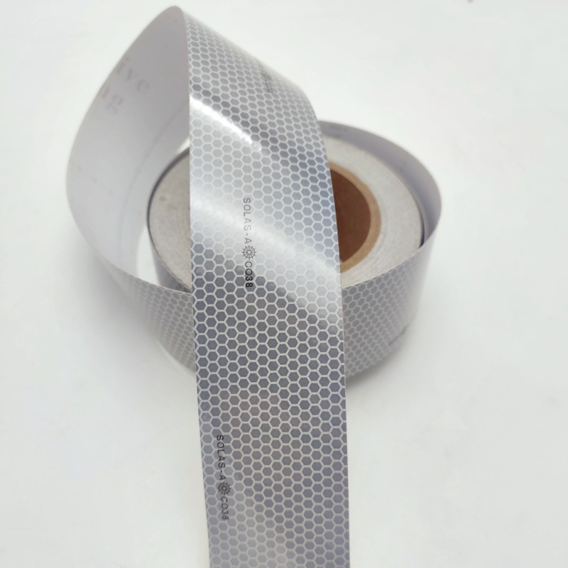 批发银色高强级海事反光膜救生衣船用布基海事膜pet车缝救生圈用