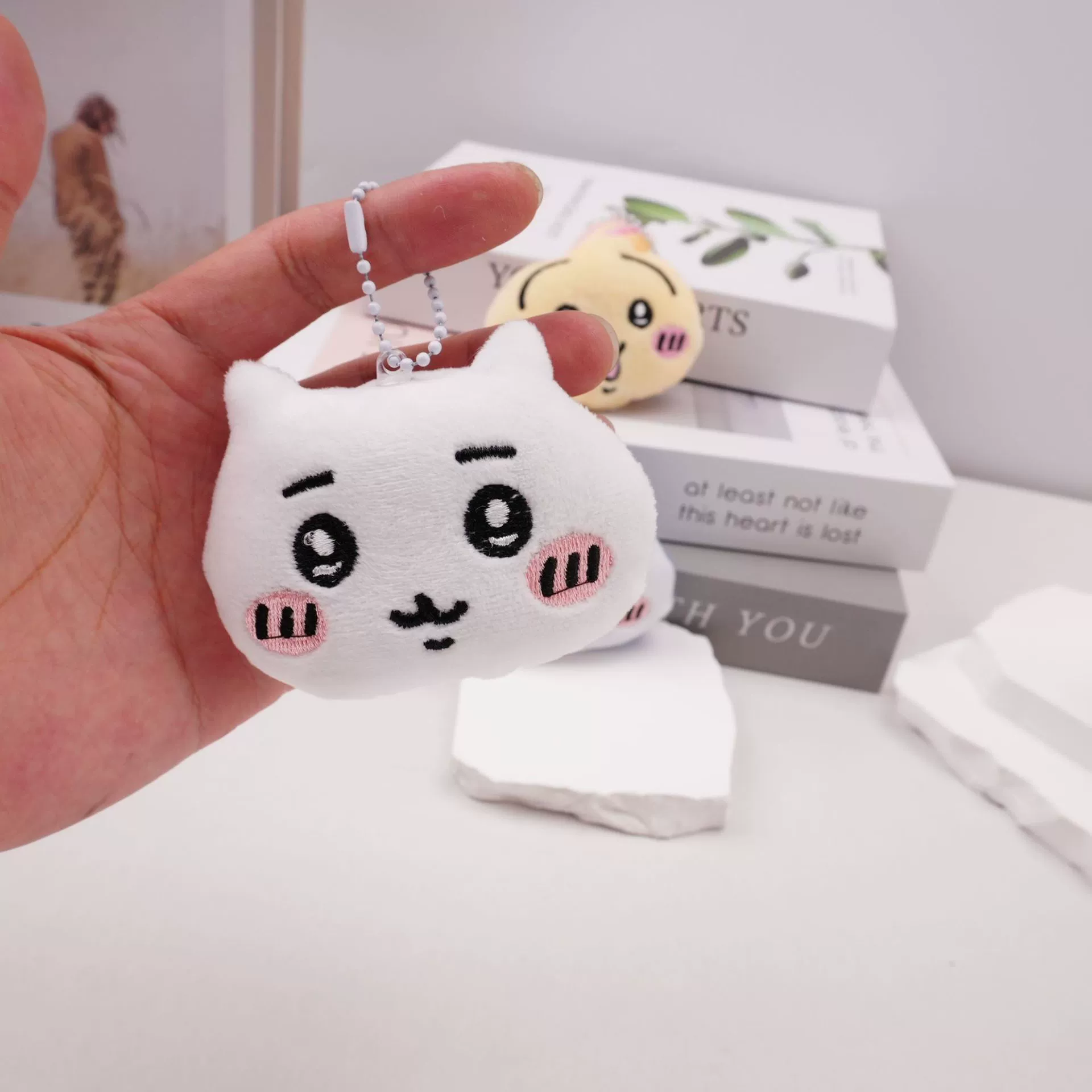 Мягкий брелок (Chiikawa) Squeak медвежонок Usagi, 6,4 см, подвеска на рюкзак
