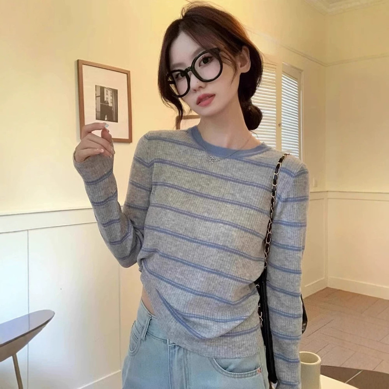 Striped color-blocked round-neck long-sleeve knit top for women, spring and autumn, stylish design, suitable as a base layer Striped color-blocked round-neck long-sleeve knit top for women, spring and autumn, stylish design, suitable as a base layer