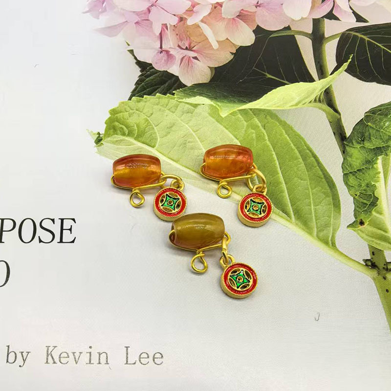 2색 오렌지색과 구리 동전 메달