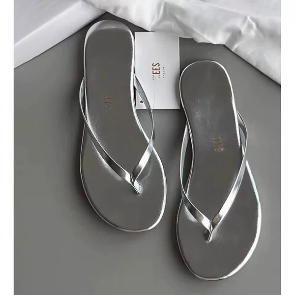 2026 Korean Style Simple Silver Flip-Flops for Women, Summer Flat-Soled Beach Vacation Thong Sandals, Cool for Summer