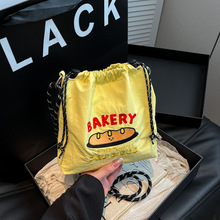 夏天夏季尼龙刺绣帆布小包包女2025新款抽绳斜挎包简约便携手机包