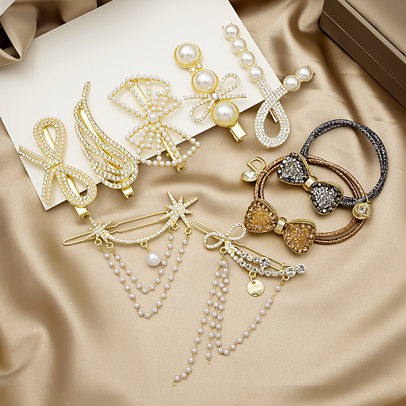 Sophisticated elegant hairgrip pearl with tassels with bow