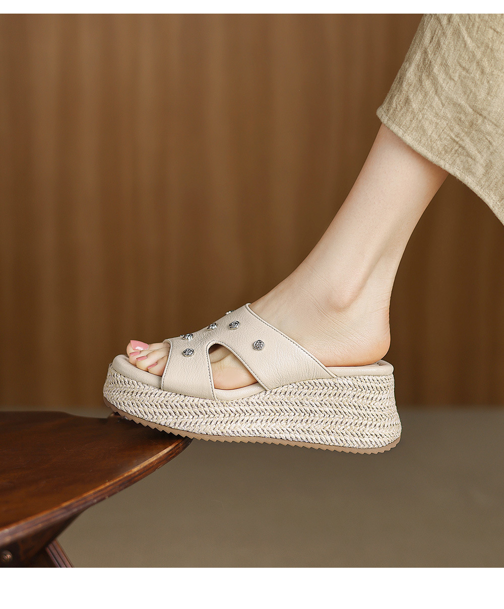 Dép sandal nữ đế dày da cừu họa tiết hoa — Trà sữa màu chi tiết 17