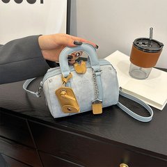 今年はハンドバッグが流行しています。女性2025新型ファッションボストンピローバッグ春には斜め掛けバッグがあります。