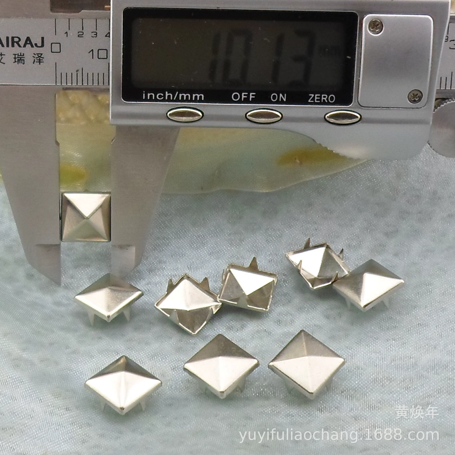 (Нержавеющая сталь) 10MM пирамида 4 коготь Квадратные четыре коготки