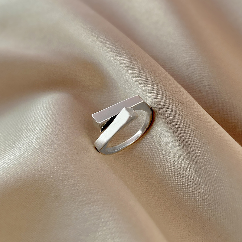 직사각형 일반 반지 2024 XIAOHONGSHU 핫 스타일 반지 여성 디자인 틈새 하이 엔드 오픈 검지 반지 단순