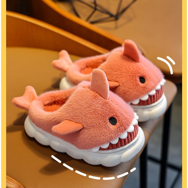 Chaussons en coton pour enfants avec un joli dessin animé de requin pour garçons et filles en hiver, pantoufles en peluche chaudes et épaisses pour un usage domestique_voghion.com