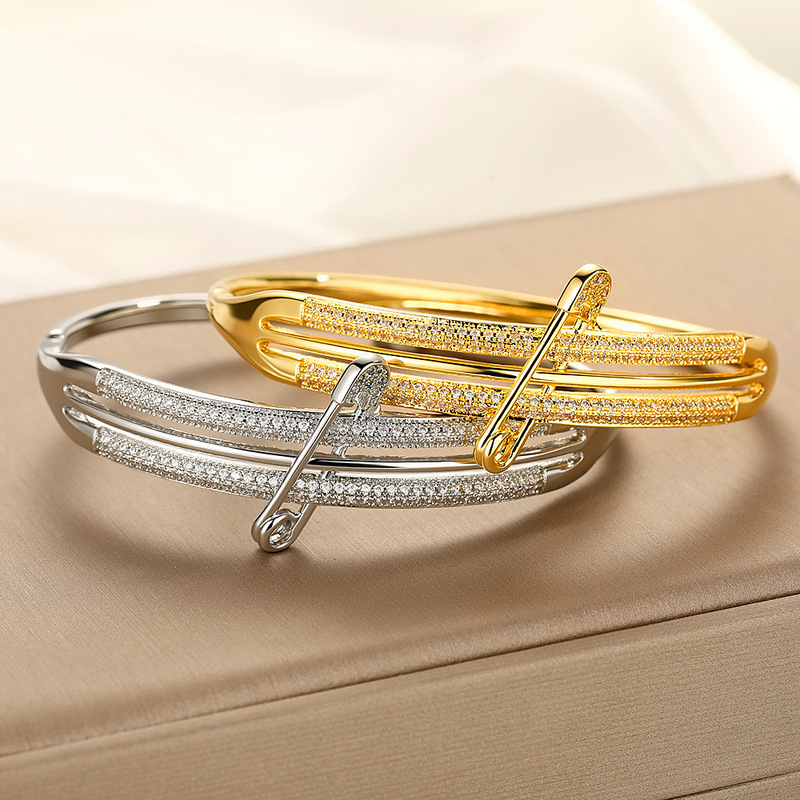 European and American fashion pin bracelet, women's niche high-end micro-paved cubic zirconia bracelet, personalized and stylish jewelry wholesale