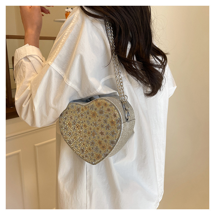 Mujeres Pequeña Cuero Sintético Forma De Corazón Ropa De Calle Cadena En Forma De Corazon Cremallera Bolsas De Hombro display picture 9