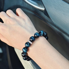 ��Ʒ�����C������Ȼ�{����ʯ�����Ů�ִ����Ă����L��ˮ��