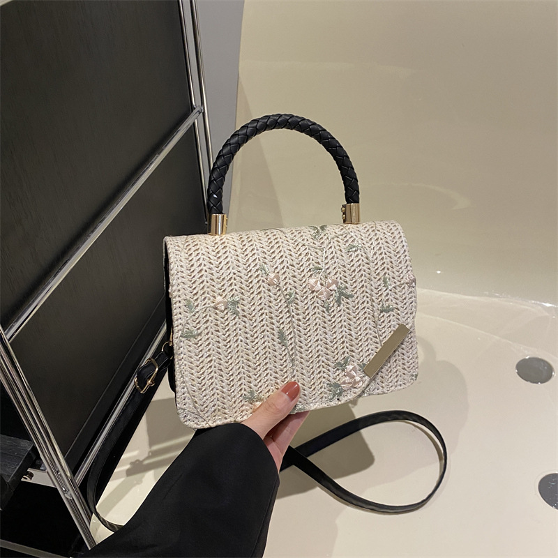 Diseño de nicho de alta sensación de tejido pequeño bolso cuadrado para mujeres 2024 nueva moda de paja bordada mochila de hombro