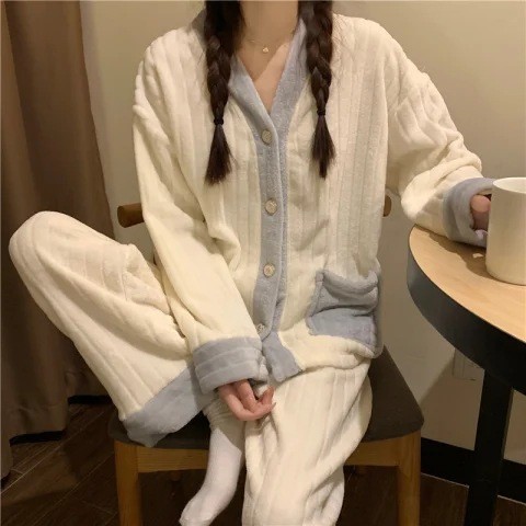 V 넥 벨벳-블루 에지