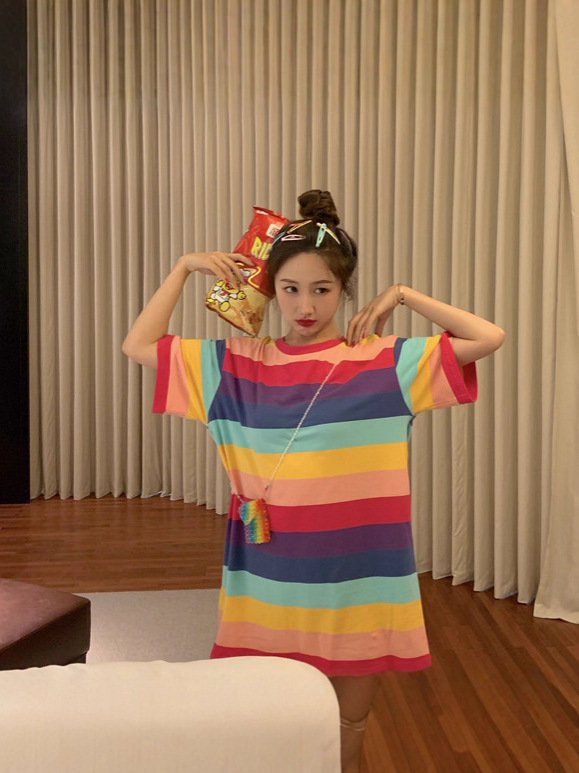 ヒョナ風レインボーストライプ半袖ニッチTシャツレディースインストラントレンド超人気cecミドル丈ルーズトップ|undefined