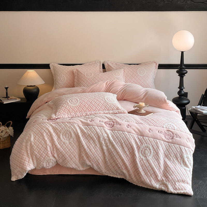 軽くて豪華なウサギのぬいぐるみのベッドの上の4つのセットの冬の保温の牛乳の絨毛のシーツの布団の両面のフランジサンゴの絨毛のベッドの用品