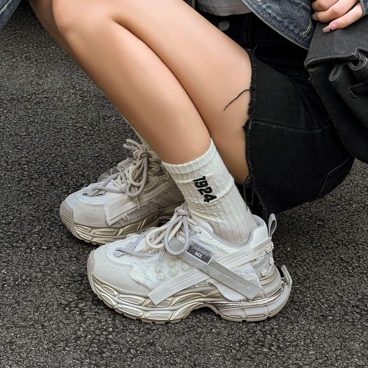 2024 осень и зима шикарный стиль многокомпоновка dad shoes толстой подошвы шнурованные повседневные обувь повышенная высота дышащие мягко-sole спортивная обувь женский тренд