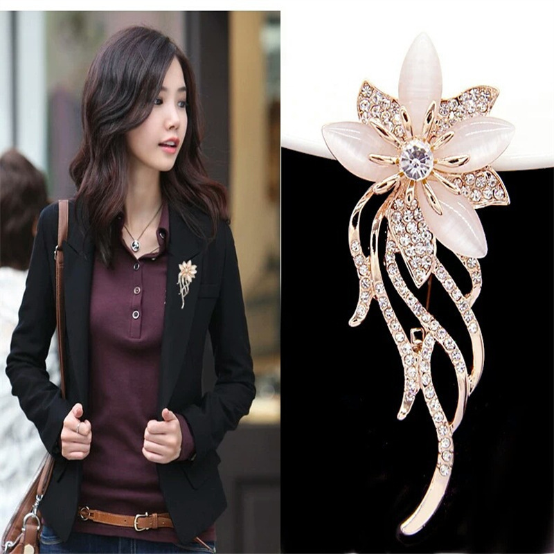 Exquisite Brosche Mit Violettem Katzenaugenstein Blumen Design_voghion.com