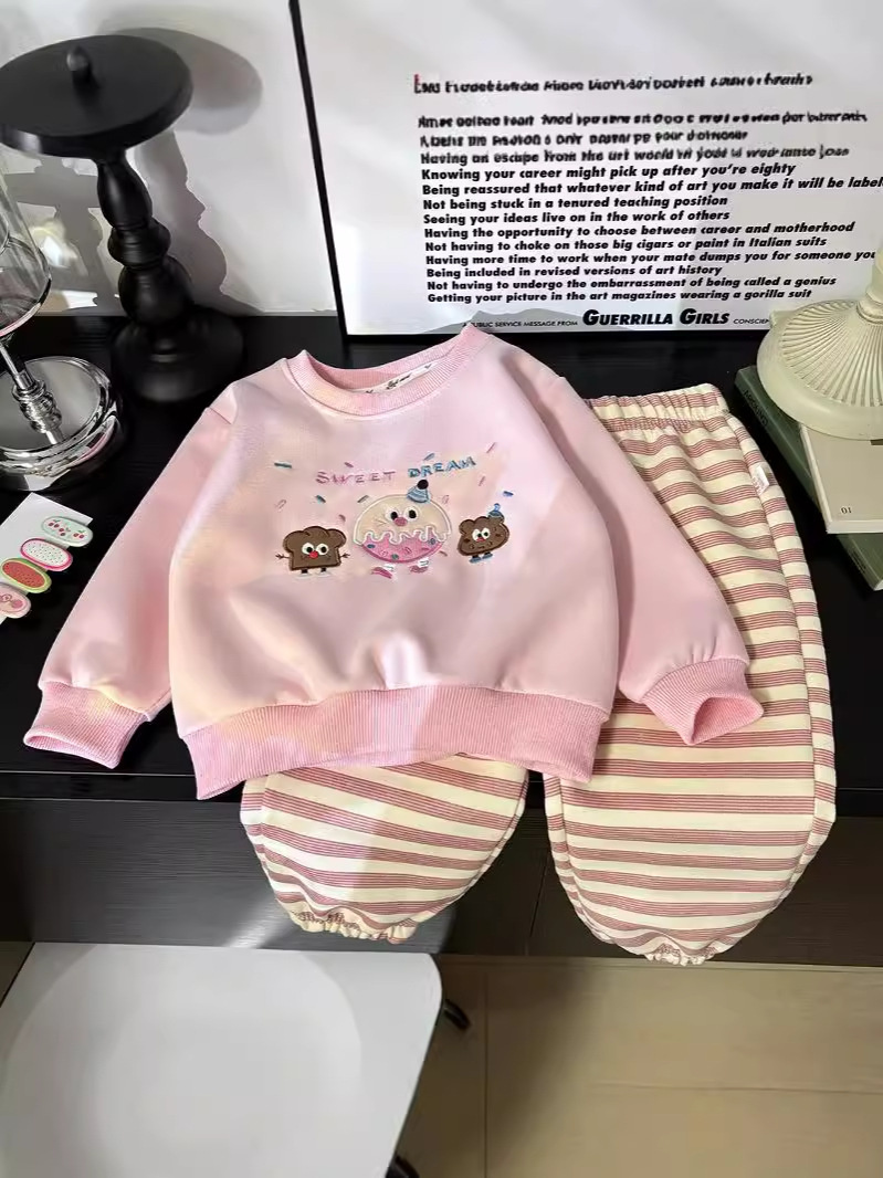 女の子用スウェットセット 秋服 2025年新作 子供用おしゃれで流行のベビー服 カジュアルツーピースセット 春秋トレンド